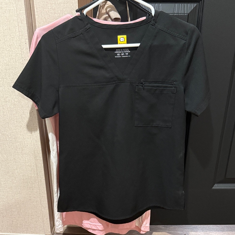WonderWink Black Short Sleeve Scrub Too